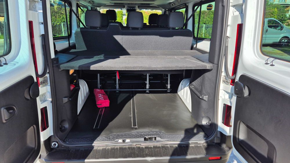 Nowy Renault Trafic, wynajem, bus 9 osobowy