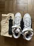 Adidas forum mid ivy park colab brancos e pretos