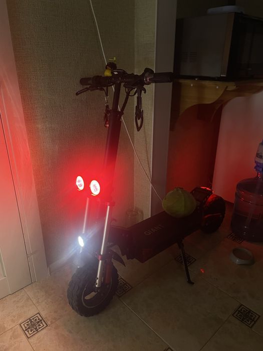 Електросамокат GIANT Outlander M11 без сидіння (52V 26Ah)