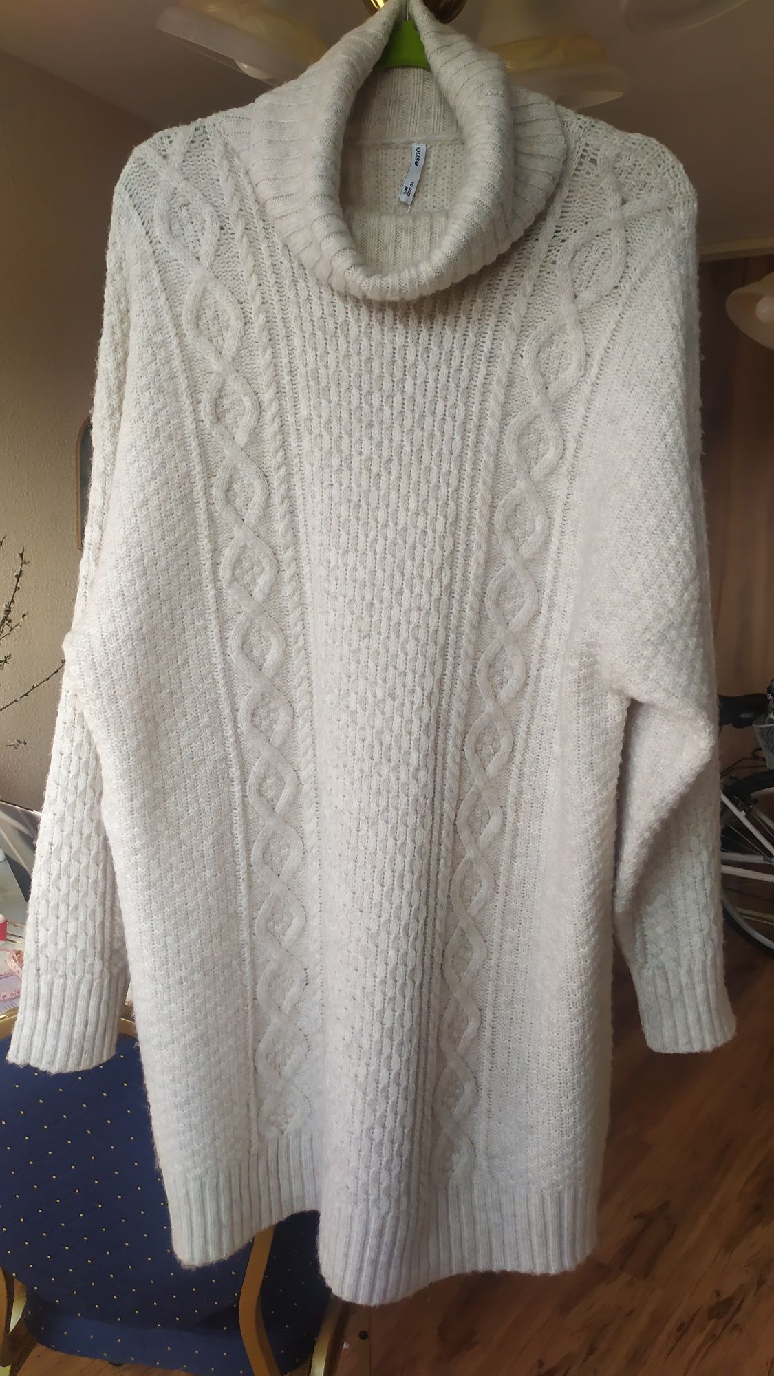Sweter kremowy z golfem,piękny wzór ,XL, 2xL