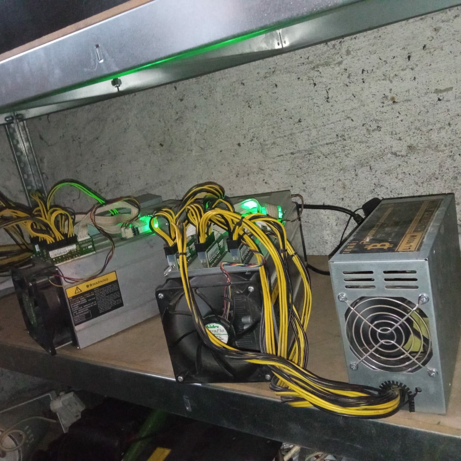 Koparka kryptowalut antminer s9