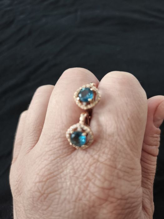 Продам золоті сережки з топазом