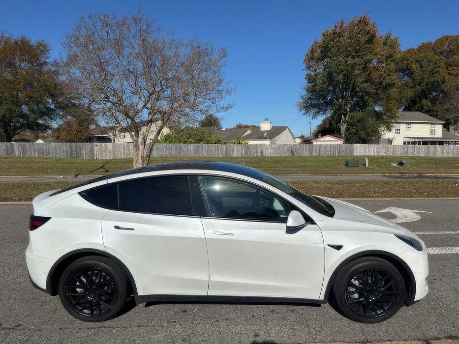 Tesla Model Y Long Range      2022