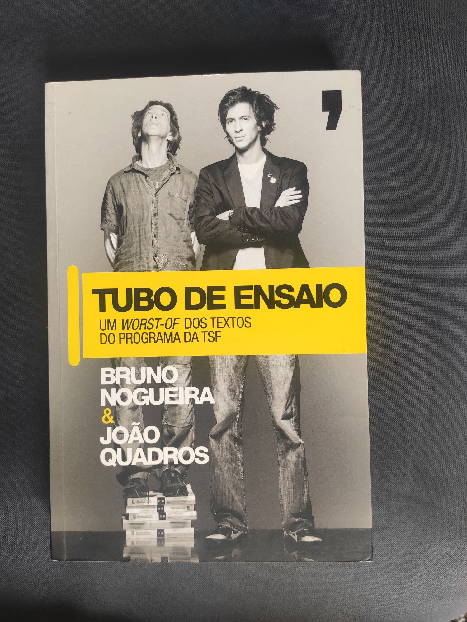 Livro Tubo de Ensaio de Bruno Nogueira e João Quadros