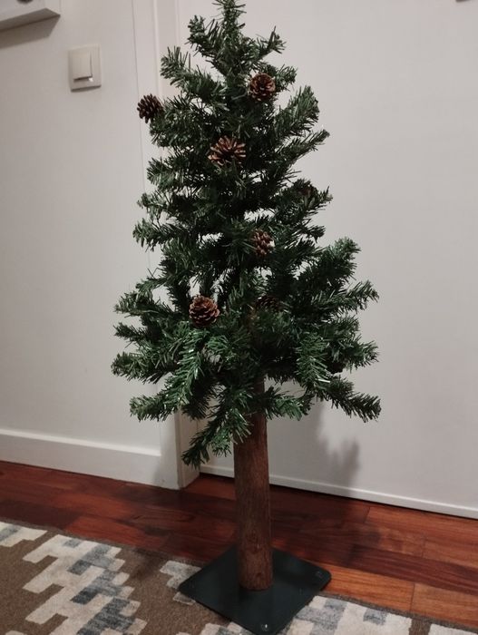 Árvore de Natal com pinhas