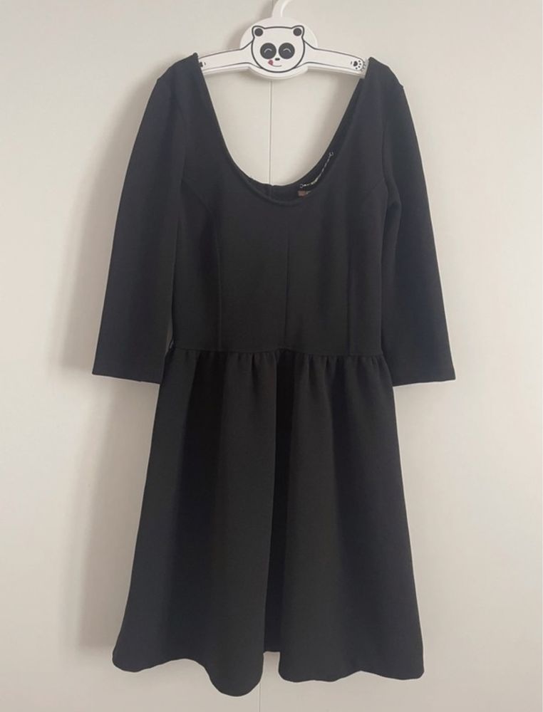 Czarna sukienka Bershka R. 38