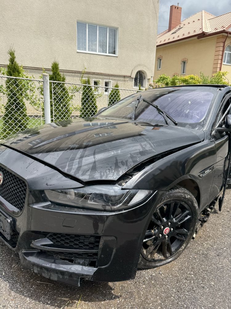 2017 Jaguar XE після ДТП