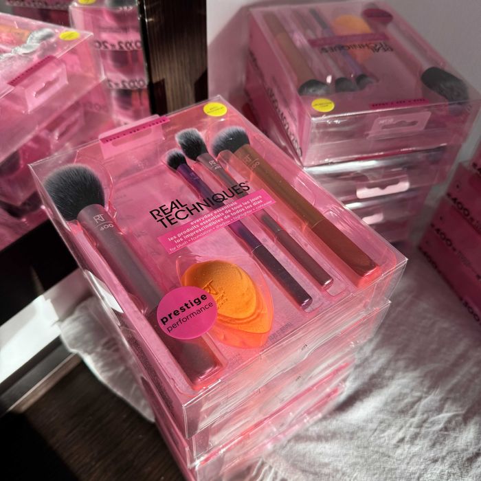 Пензлі, кісточки для макіяжу Real Techniques | Розпродаж