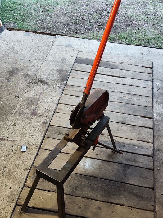 Nożyce gilotyna do blachy lub prętów