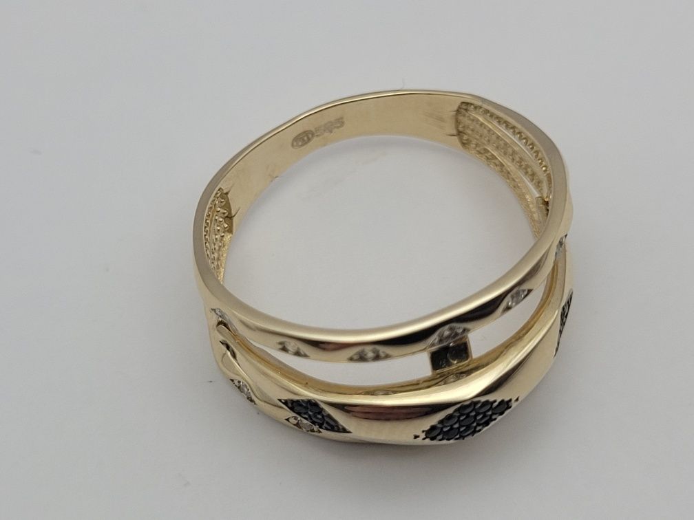 Nowy złoty pierścionek złoto próby 585, rozmiar 17 czarne cyrkonie