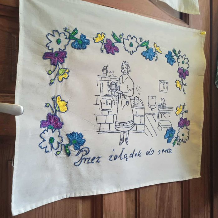 Makatka ścienna ręcznie haftowana nowa.Przez żołądek do serca.