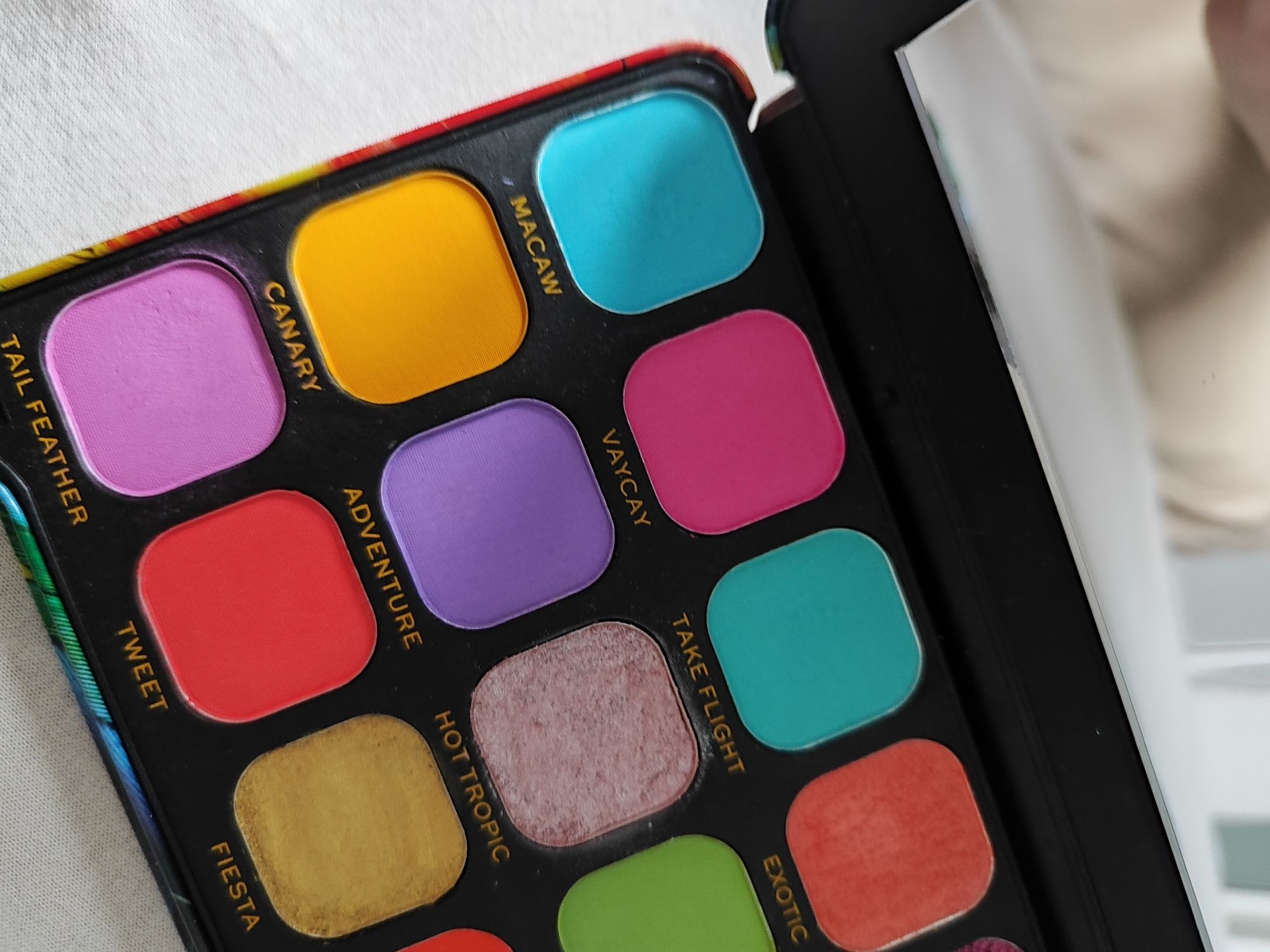 Paleta cieni makeup revolution tęcza