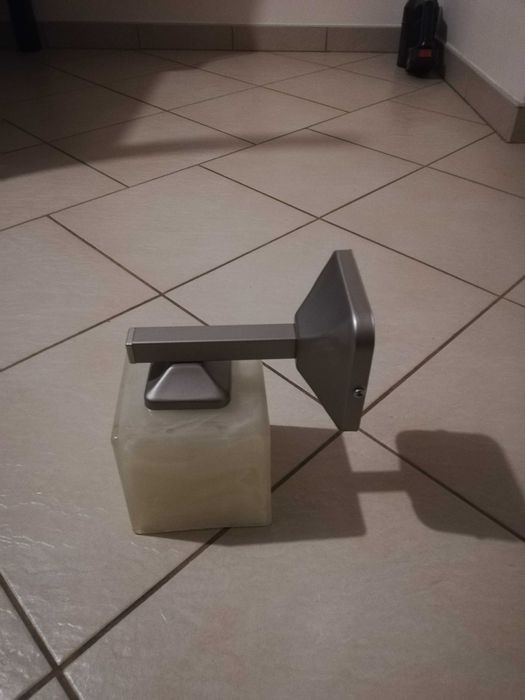 Sprzedam żyrandol w komplecie z kinkietem