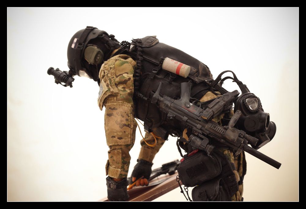 Figurka 1/6 « Operator GROM Multi-Cam OPS».