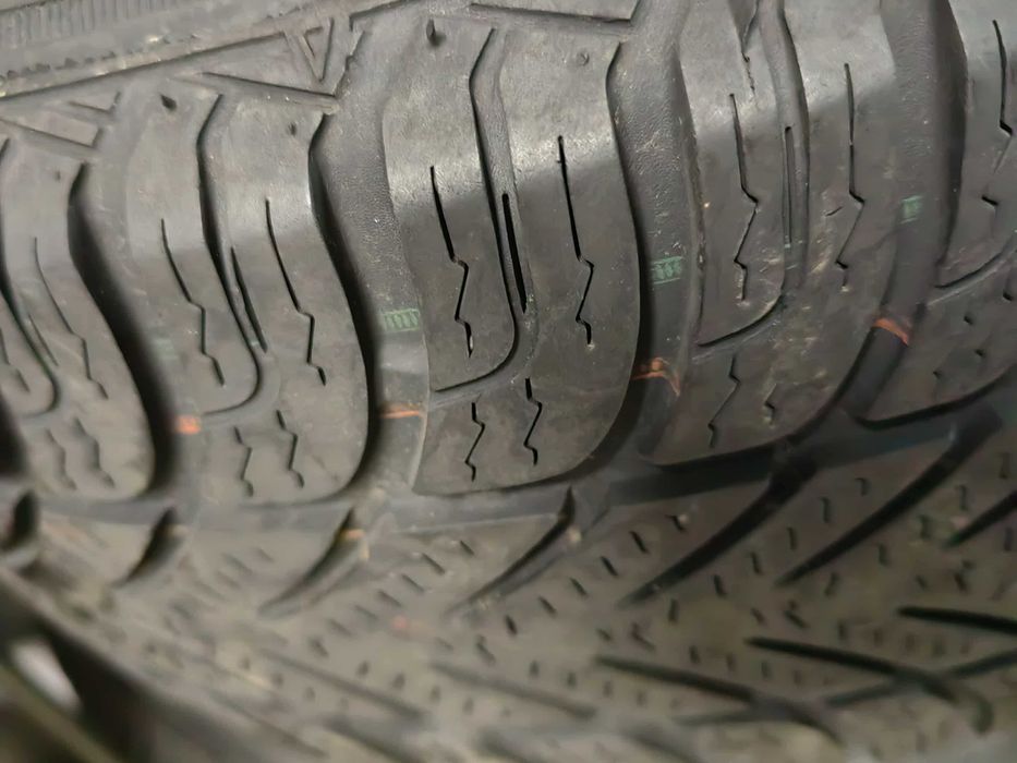 Sptzedam alufelgi wraz z oponami do Smarta