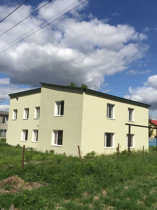 Продається комерційне приміщення  (с. Борохів)