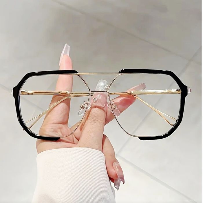 Очки с прозрачной линзой