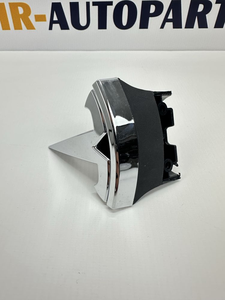 Логотип переднего бампера Tesla Model S 1053686-00-F