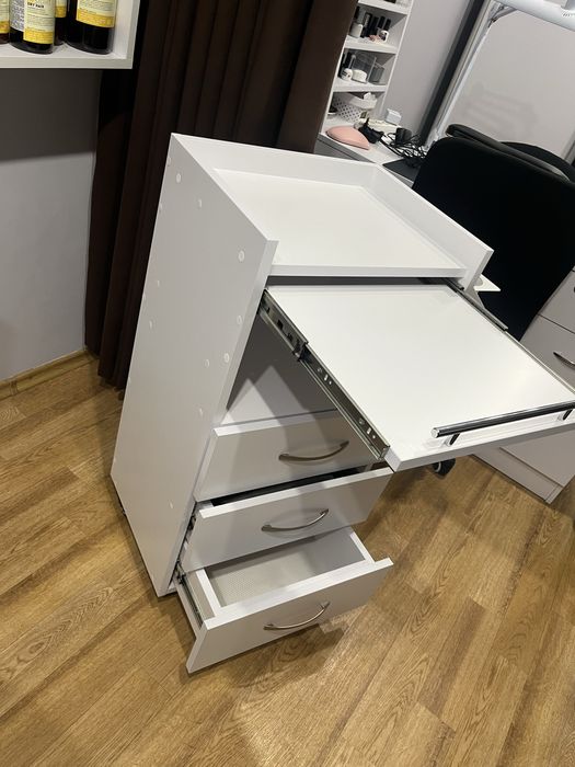 Тележка парикмахерская