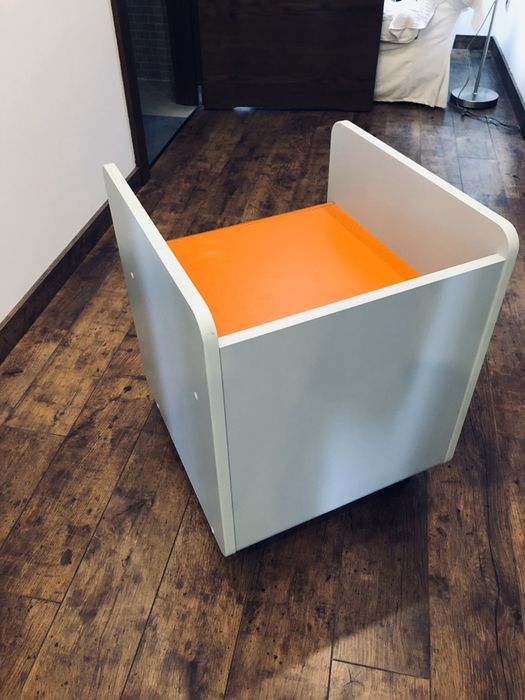 Szafka Caps Lock na kółkach Black Red White