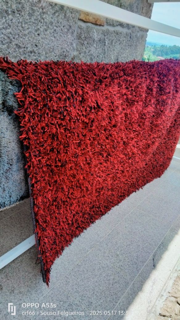 Carpete vermelho tons preto