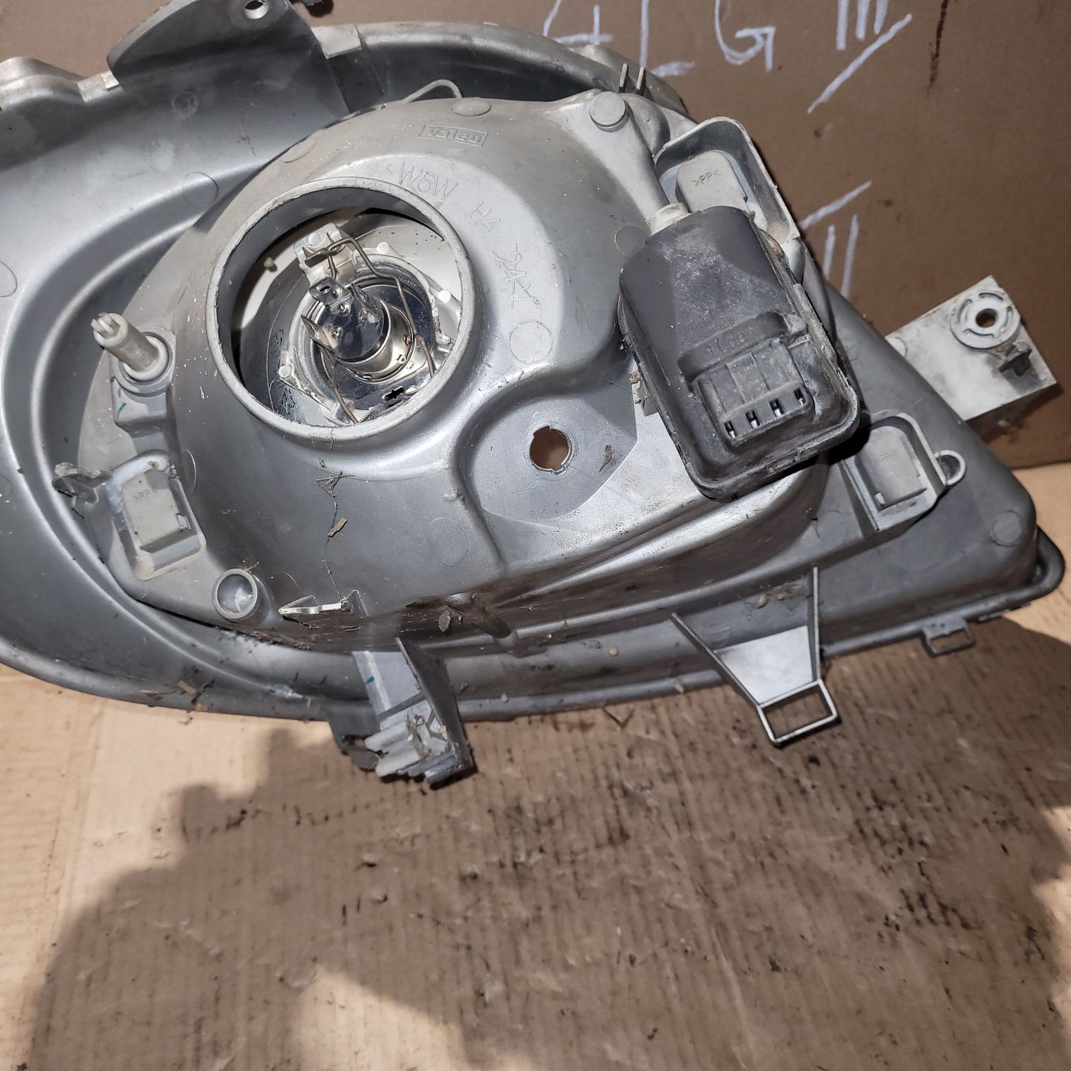 Lampa przód lewa opel vivaro renault Trafic 2003r VALEO