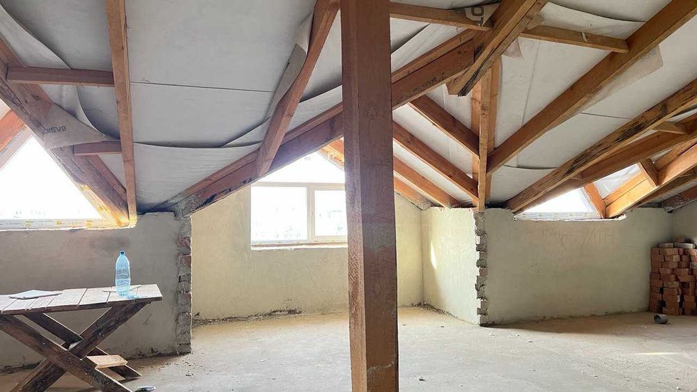 Продаж затишної мансарди в історичнійЖовкві!58 м² | 6 поверх С.Петлюри