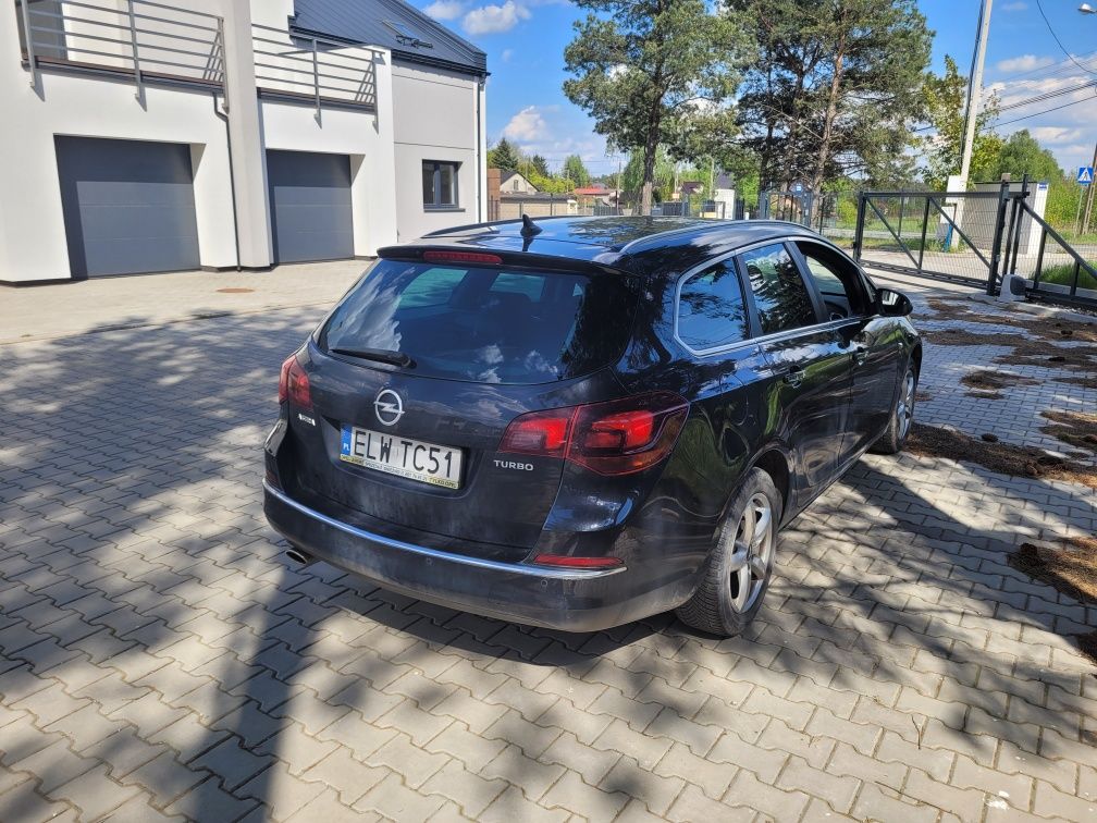 Opel Astra J ST 1.4 140KM Benzyna+gaz 2012r.