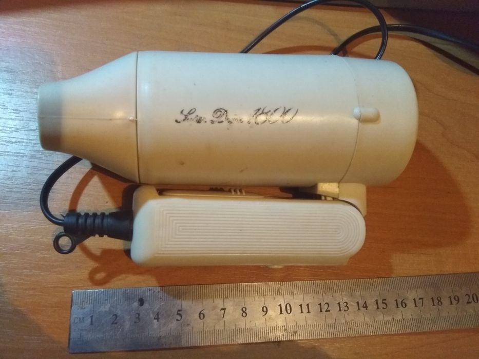 Продам фен дорожный  1350 Вт.