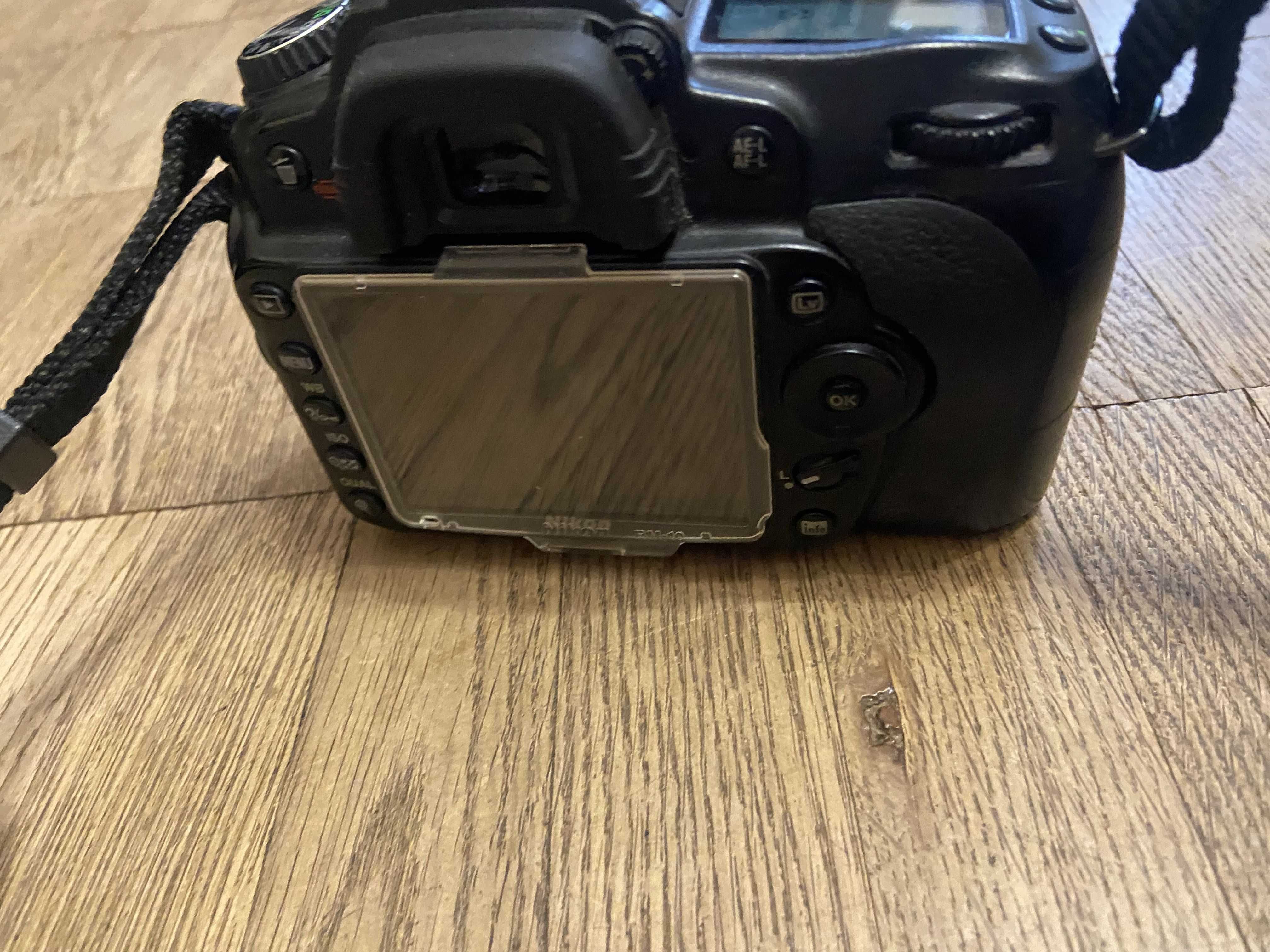Nikon D90 з об'єктивом nikkor 18-105 VR