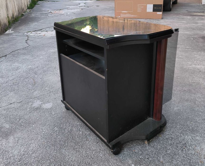 Mesa TV com tampo rotativo