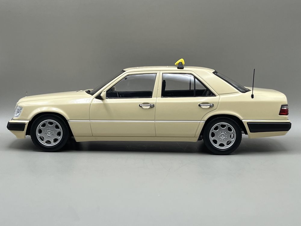 Model 1:18 Mercedes-Benz W124 E320