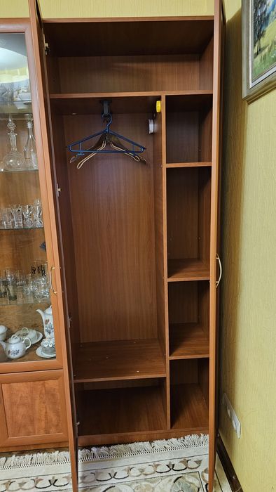 Модульна стінна шафа