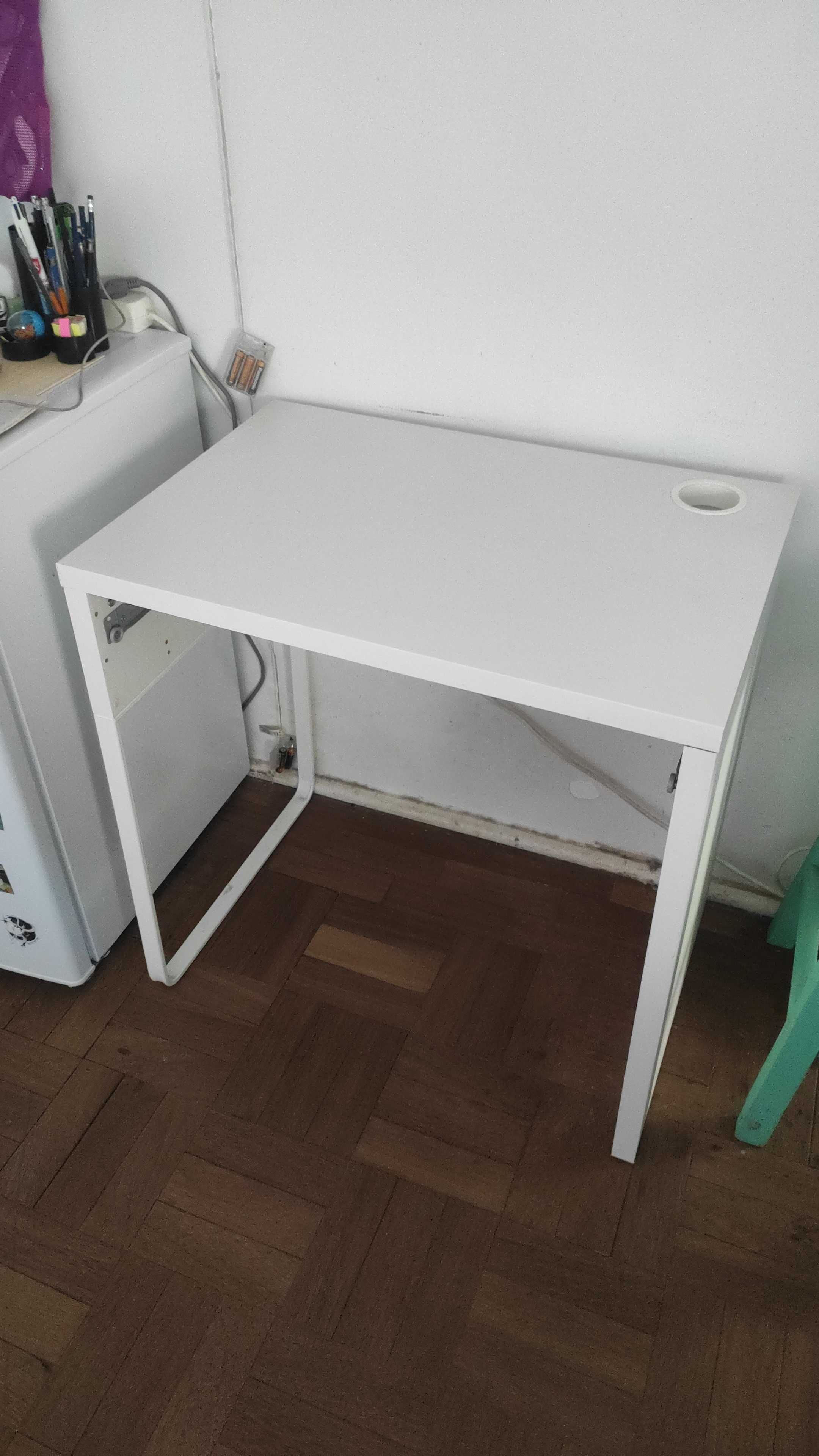 Mesa Ikea branca sem gaveta