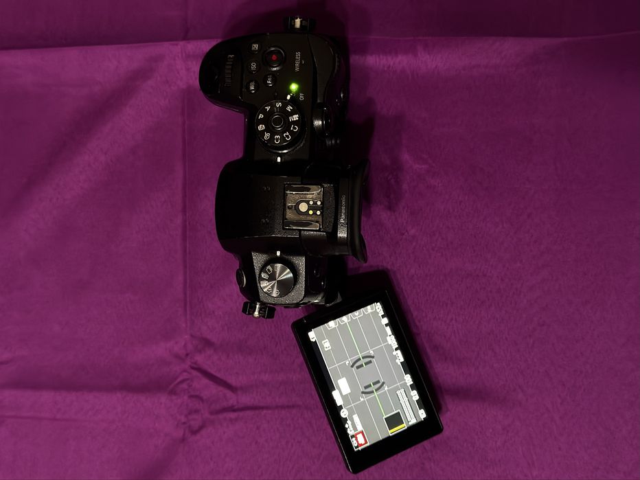 Panasonic GH5 (corpo) + 4 baterias + adaptador Viltrox