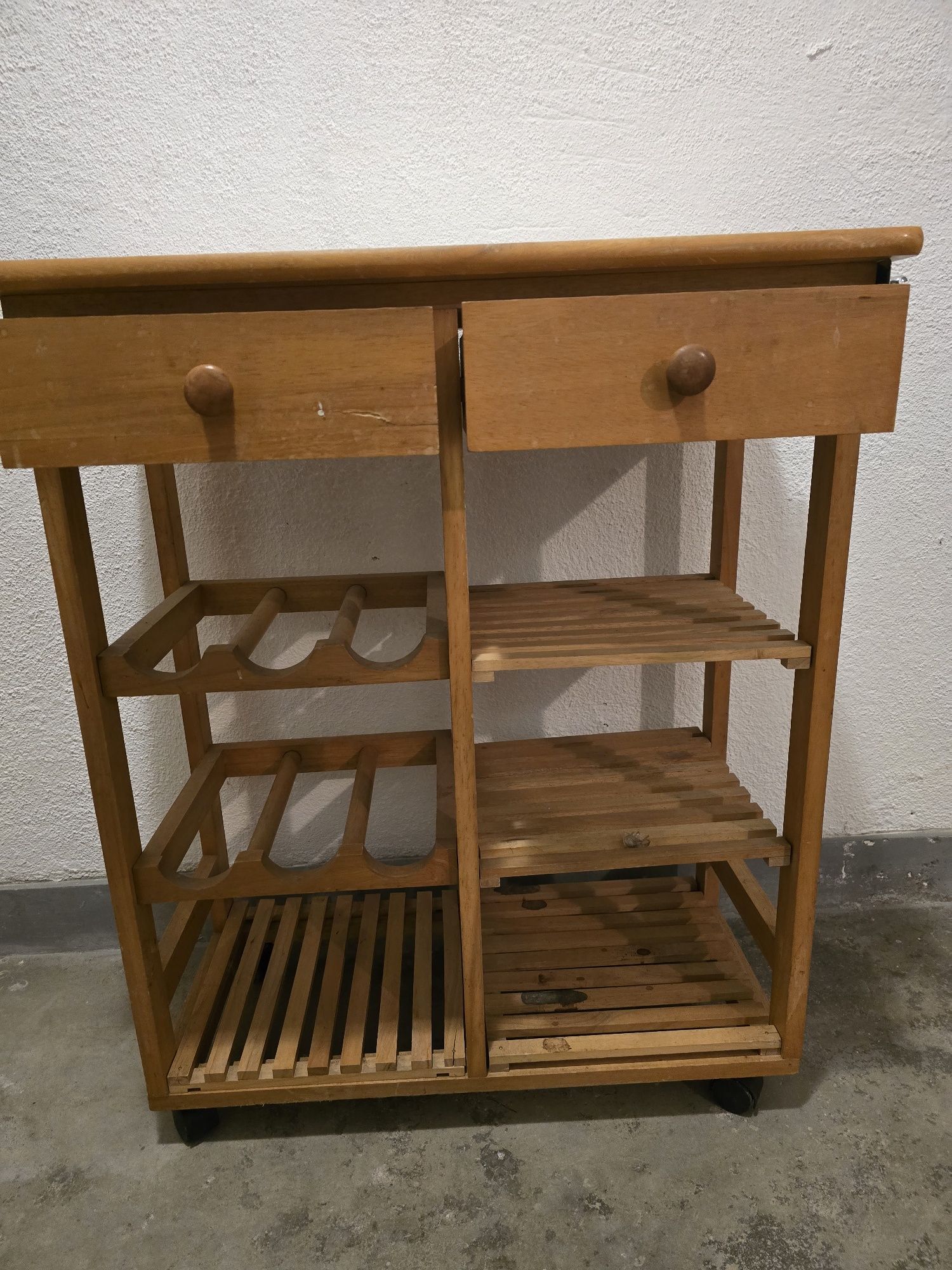Mesa de cozinha / apoio churrasqueira com garrafeira