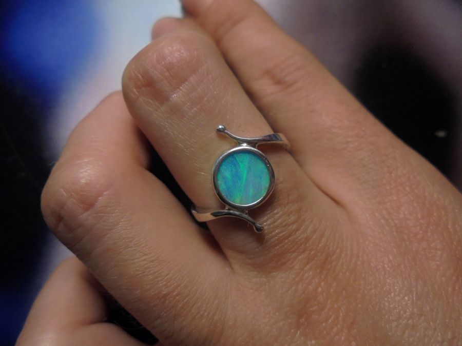 pierścionek z naturalnym australijskim opalem (błękit-róż)