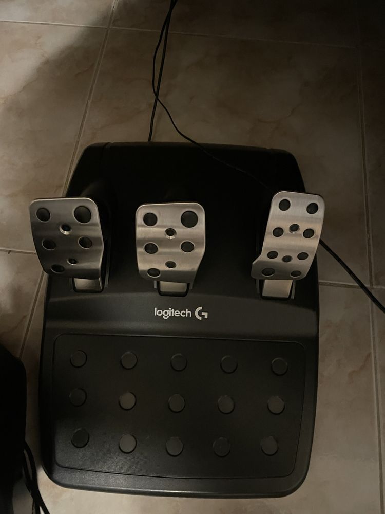 Volante + Pedais logitech G29