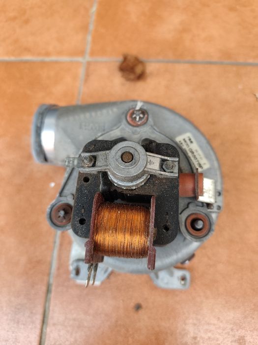 Ventilador de caldeira Ariston T2 -LLS 23 MFFi