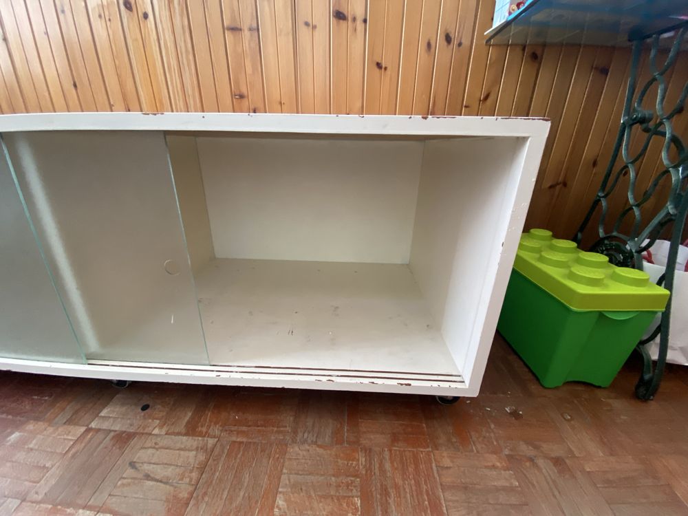 Aparador/consola baixo e contemporâneo