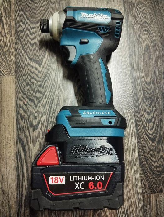 Адаптер перехідник акумулятор Milwaukee M18 на інструмент Makita 18V