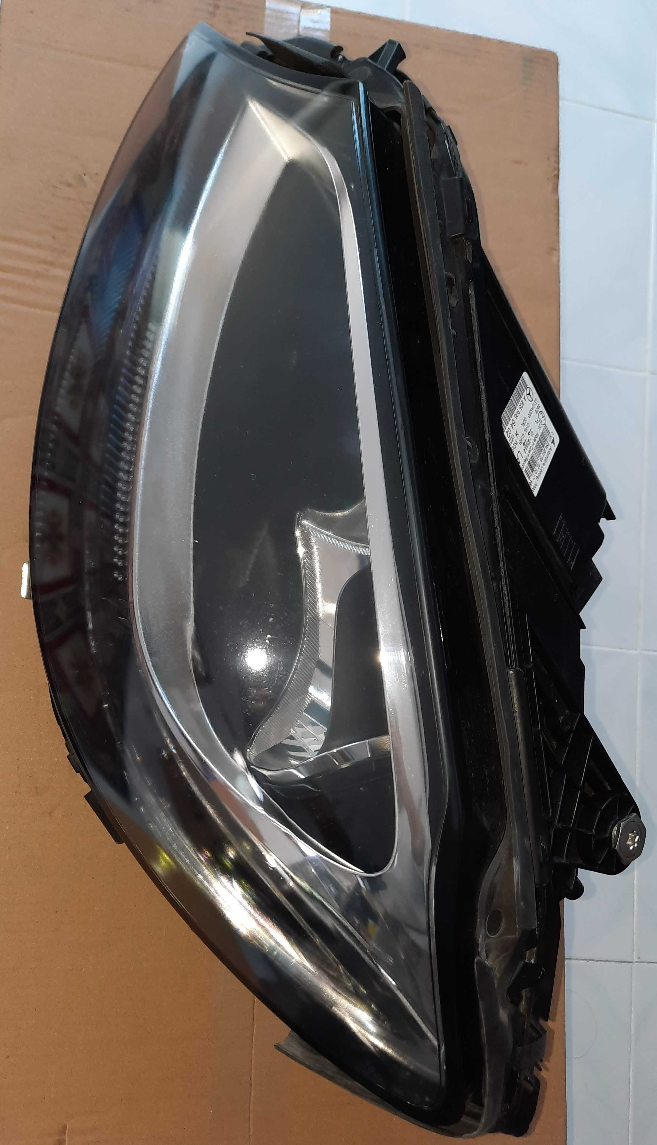 Mercedes C180 - Farol Lado Esquerdo - 2017