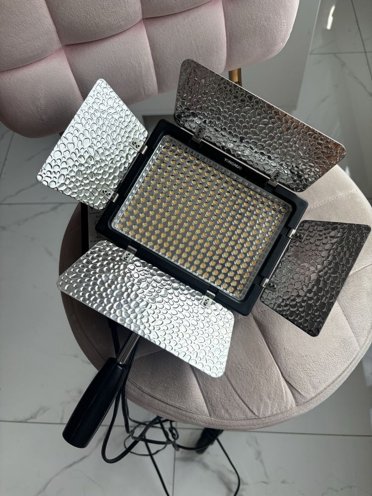 Lampa yongnuo 300 iii