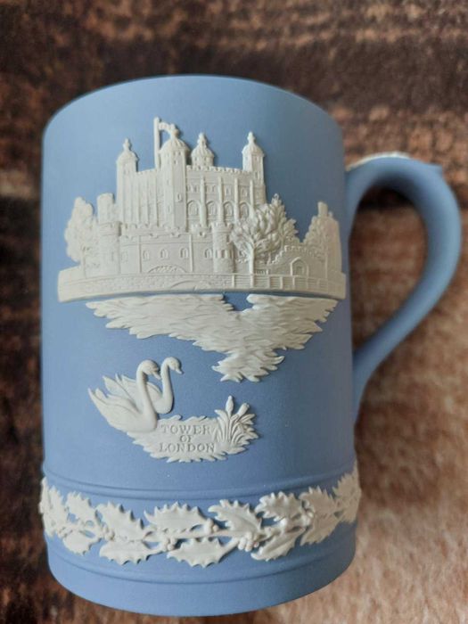 Фарфоровая Суповая тарелка и Wedgwood (Старая Англия )