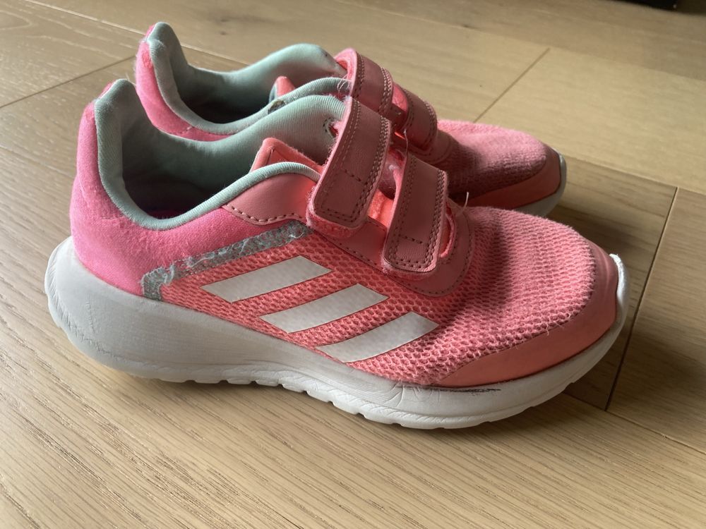 Buty dziewczęce brzoswiniowe sportowe Adidas 31,5