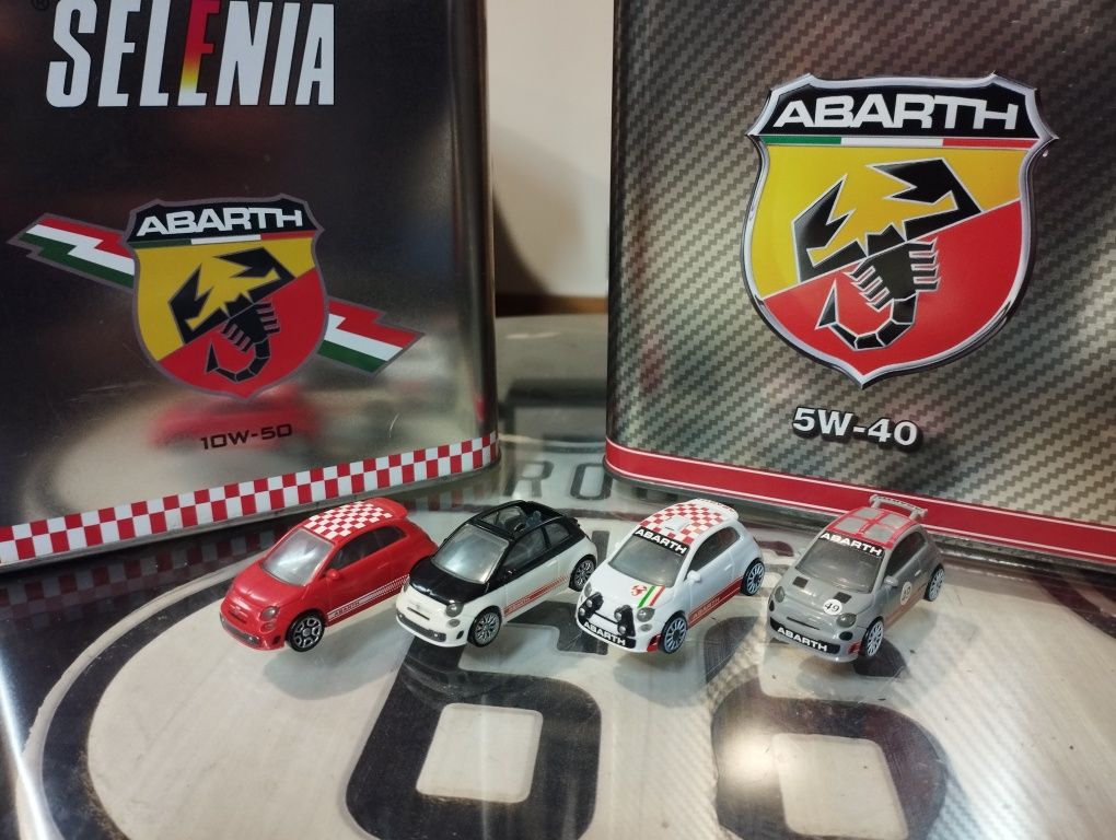 Conjunto de carrinhos Abarth 1/32 (ovo Kinder)