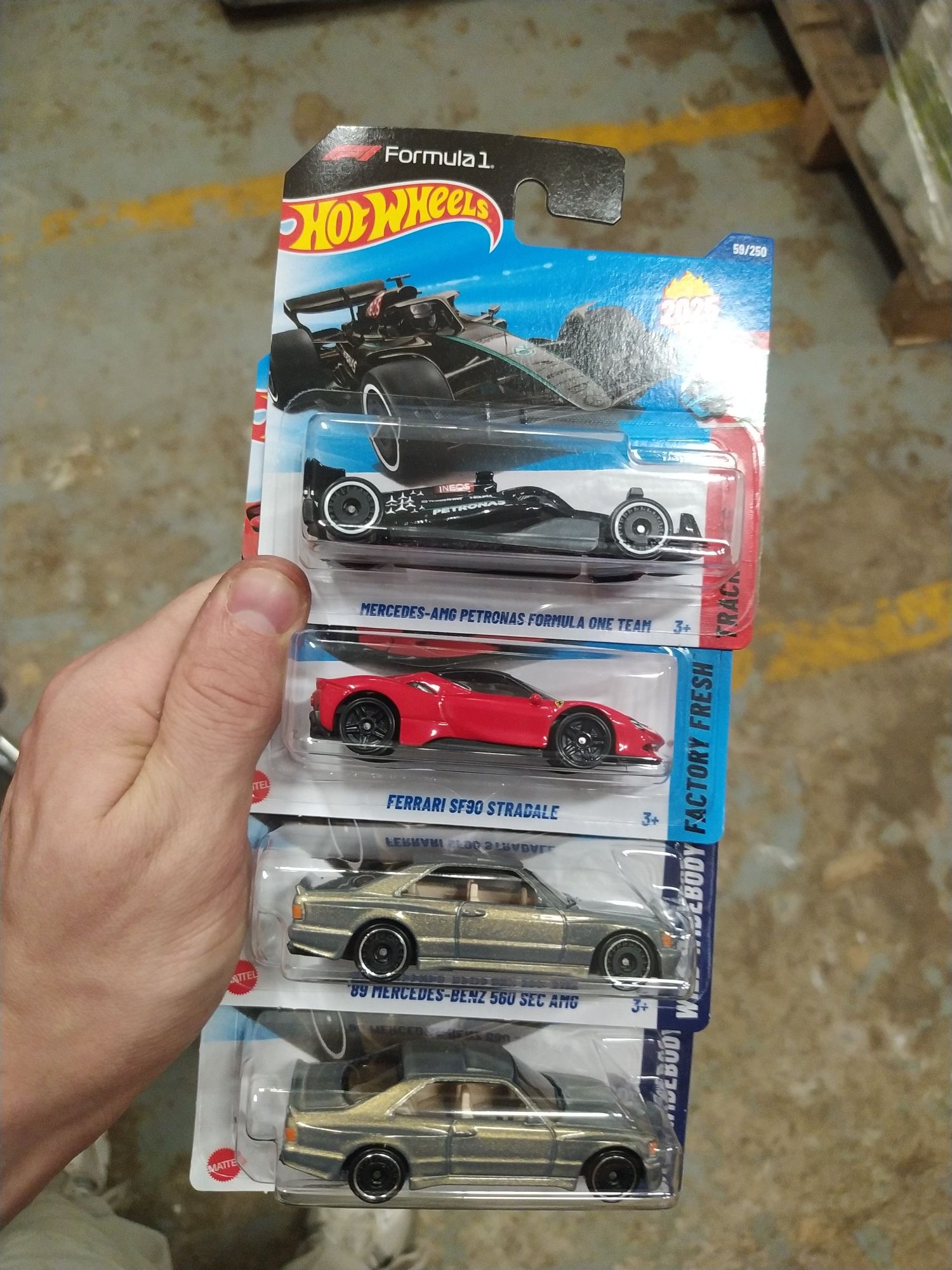 Hot wheels Ferrari stradale,Mersedes 560, Formula 1.