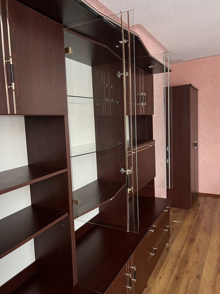 Meble mahoń, podświetlane, idealne