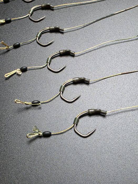 Przypony karpiowe 10 sztuk z włosem #4 v-curve mikrozadzior