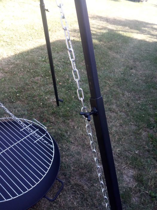 Grill ogrodowy podwieszany